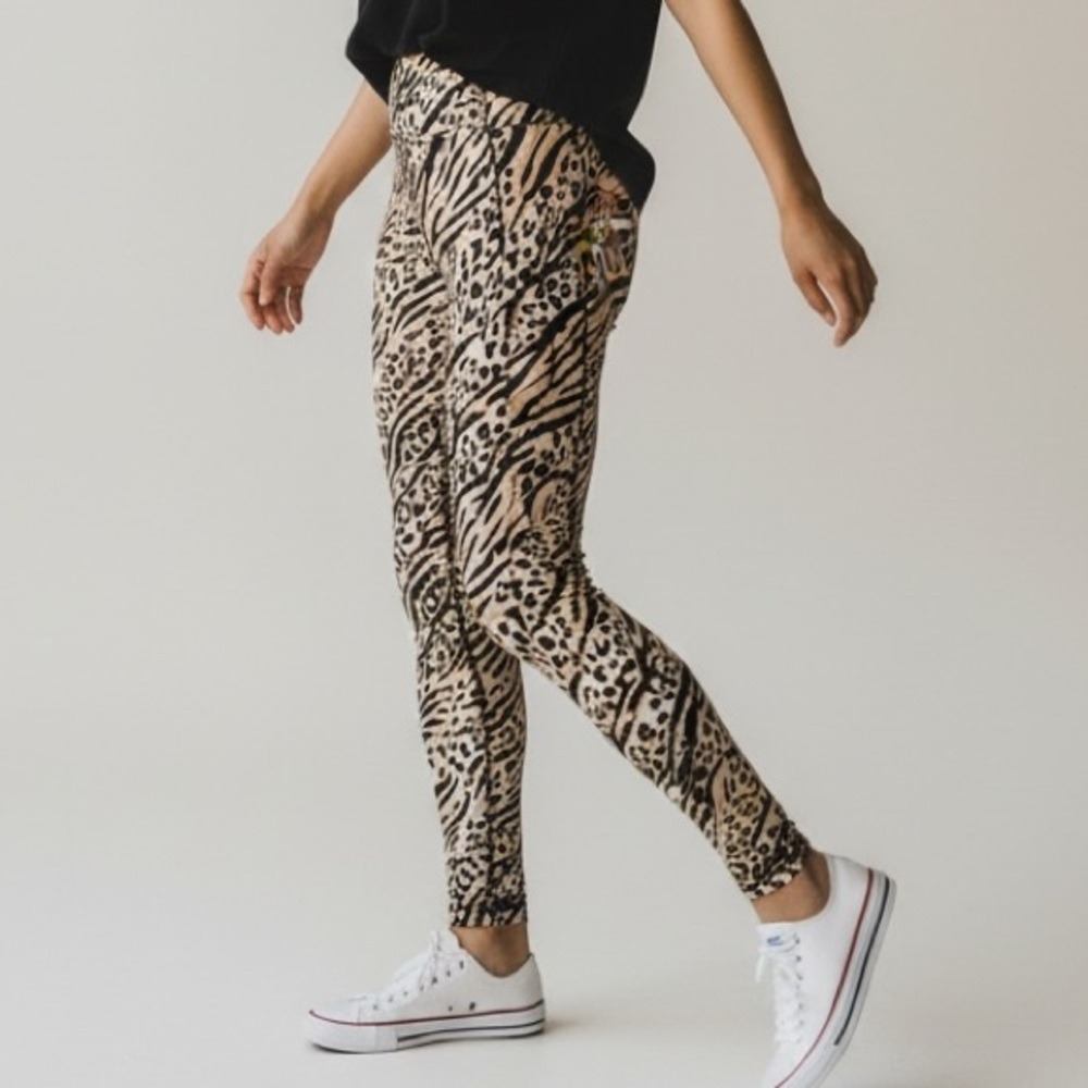 PINK Victoria's Secret Animal Print 7/8 Ankle Leggings -‎ Black and Tan Size S